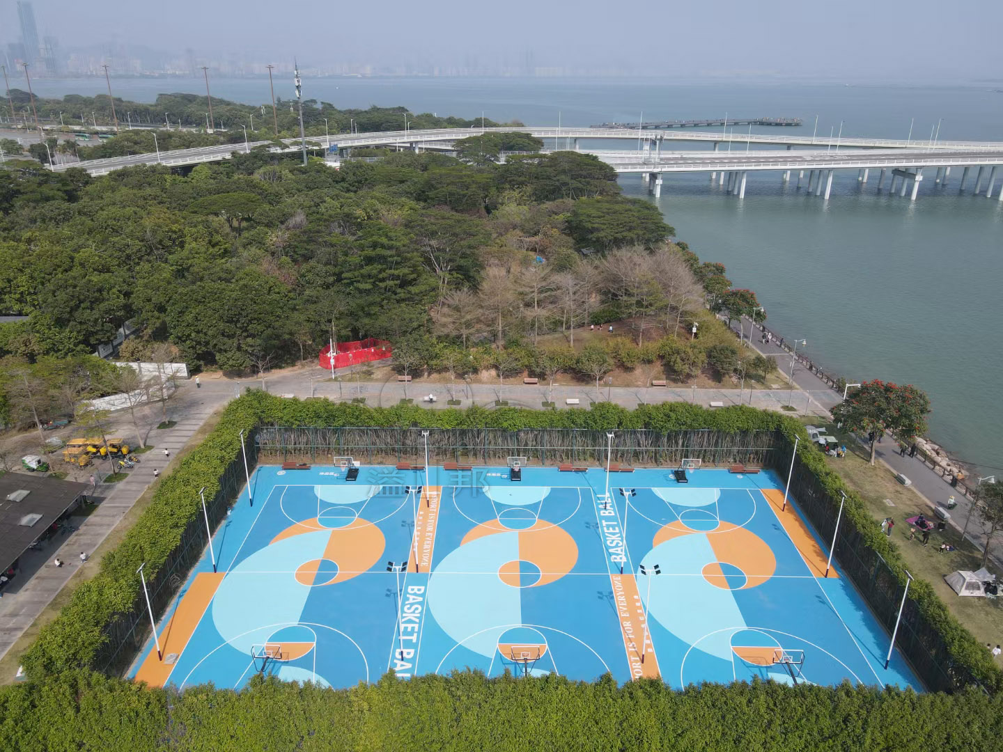 建一個籃球場需要多少錢，選擇什么材質(zhì)，2023溢邦體育給您透徹回答